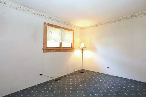 Bedroom - 2055 Shepard Rd, Hoffman Estates, IL 60169 photo 3 of 6