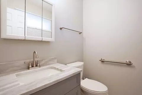 Bath - 2055 Shepard Rd, Hoffman Estates, IL 60169 photo 2 of 2
