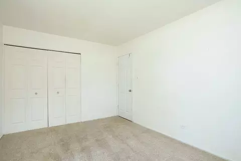 Bedroom - 2055 Shepard Rd, Hoffman Estates, IL 60169 photo 2 of 6