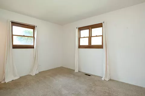 Bedroom - 2055 Shepard Rd, Hoffman Estates, IL 60169 photo 1 of 6