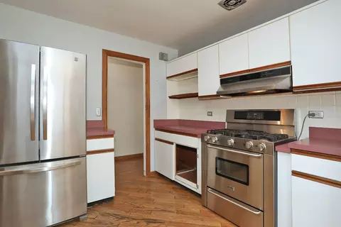 Kitchen - 2055 Shepard Rd, Hoffman Estates, IL 60169 photo 1 of 2