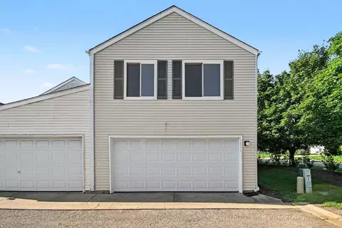 Exterior - 1033 Symphony Dr, Aurora, IL 60504 photo 2 of 3