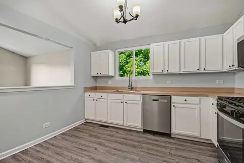Kitchen - 1033 Symphony Dr, Aurora, IL 60504 photo 3 of 3