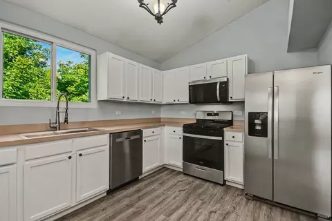 Kitchen - 1033 Symphony Dr, Aurora, IL 60504 photo 2 of 3