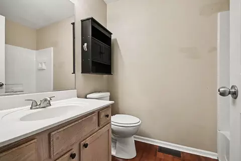 Bath - 1033 Symphony Dr, Aurora, IL 60504 photo 1 of 2