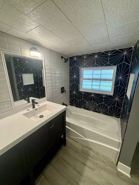 Bath - 1941 E 97th St, Chicago, IL 60617 photo 5 of 7