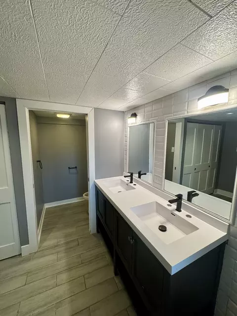 Bath - 1941 E 97th St, Chicago, IL 60617 photo 6 of 7