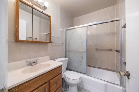 Bath - 8837 Robin Dr, Des Plaines, IL 60016 photo 1 of 2