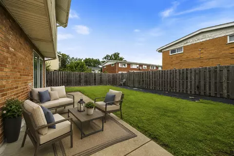 Exterior - 8837 Robin Dr, Des Plaines, IL 60016 photo 3 of 5