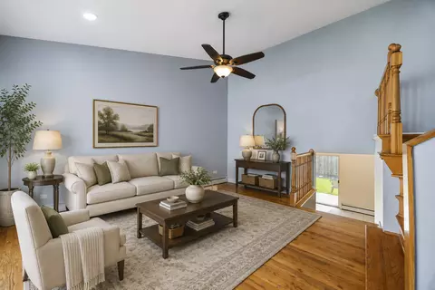 Living - 8837 Robin Dr, Des Plaines, IL 60016 photo 2 of 8