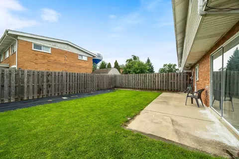 Exterior - 8837 Robin Dr, Des Plaines, IL 60016 photo 5 of 5