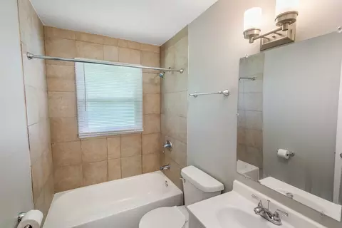 Bath - 15403 Cherry Ln, Markham, IL 60428 photo 1 of 1