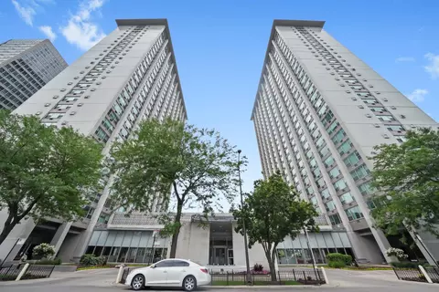 3600 N Lake Shore Dr #2807, Chicago, IL 60613
