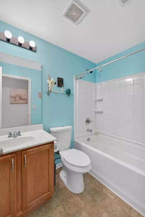 Bath - 2217 Concord Dr, Mchenry, IL 60050 photo 3 of 3