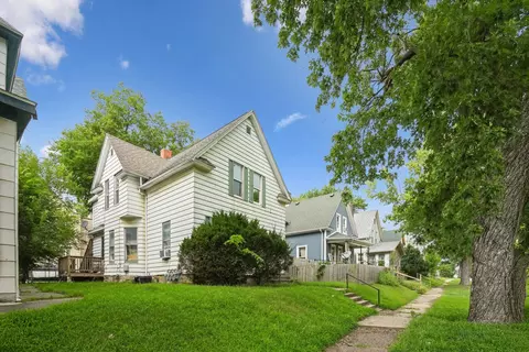 924 14 12 St, Rock Island, IL 61201