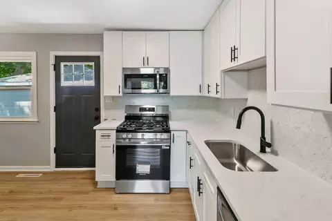 Kitchen - 5301 Pistakee Dr, Johnsburg, IL 60051 photo 2 of 2