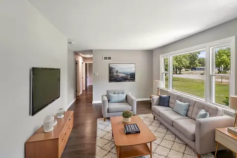 Living - 5301 Pistakee Dr, Johnsburg, IL 60051 photo 1 of 2