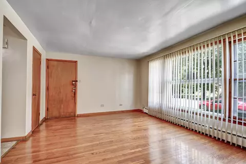 Living - 272 E 148th St, Harvey, IL 60426 photo 1 of 2