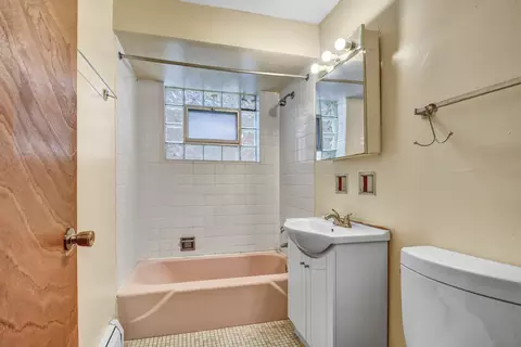 Bath - 272 E 148th St, Harvey, IL 60426 photo 1 of 2