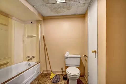 Bath - 272 E 148th St, Harvey, IL 60426 photo 2 of 2