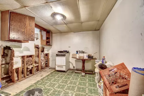 Kitchen - 272 E 148th St, Harvey, IL 60426 photo 5 of 5