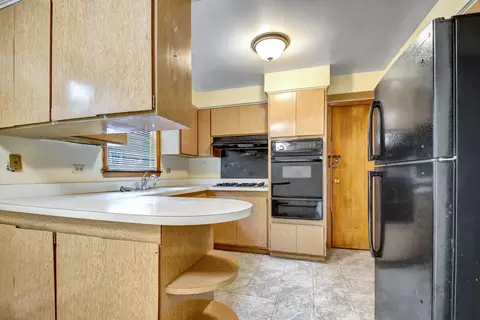 Kitchen - 272 E 148th St, Harvey, IL 60426 photo 3 of 5