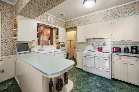 Kitchen - 2601 12th St, Moline, IL 61265 photo 4 of 5