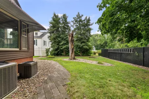 Exterior - 2601 12th St, Moline, IL 61265 photo 7 of 10