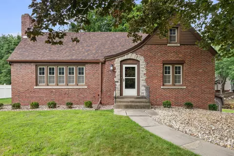 Exterior - 2601 12th St, Moline, IL 61265 photo 3 of 10