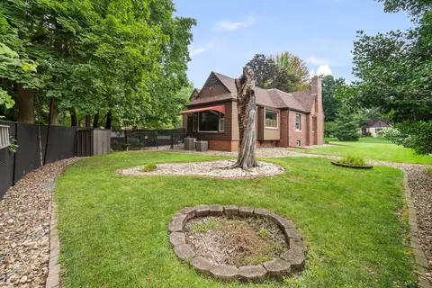 Exterior - 2601 12th St, Moline, IL 61265 photo 5 of 10