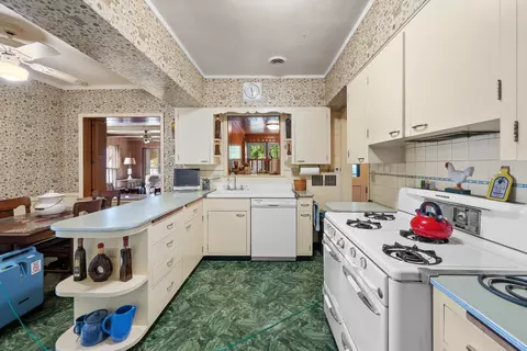Kitchen - 2601 12th St, Moline, IL 61265 photo 3 of 5