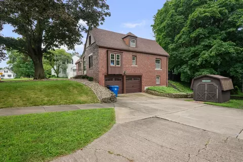 Exterior - 2601 12th St, Moline, IL 61265 photo 2 of 10