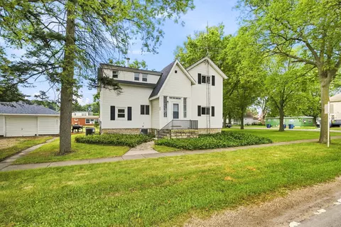 Exterior - 803 North St, Mazon, IL 60444 photo 2 of 9