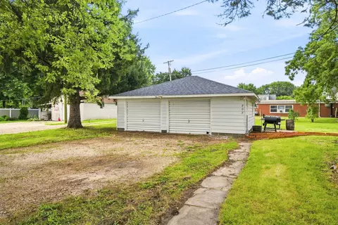 Exterior - 803 North St, Mazon, IL 60444 photo 5 of 9