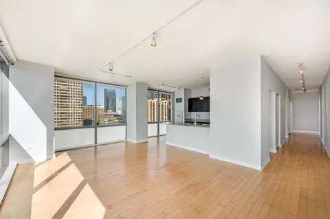 Living - 8 E Randolph St #3108, Chicago, IL 60601 photo 4 of 8