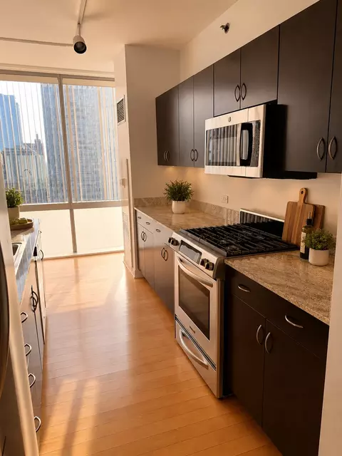 Kitchen - 8 E Randolph St #3108, Chicago, IL 60601 photo 1 of 3