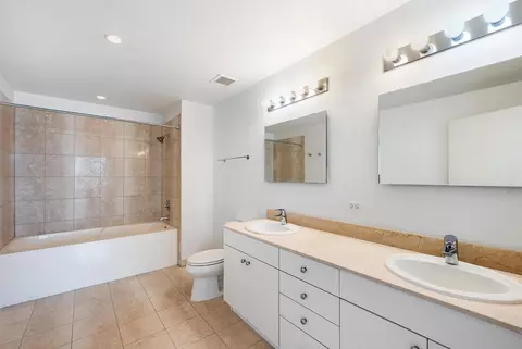Bath - 8 E Randolph St #3108, Chicago, IL 60601 photo 3 of 4