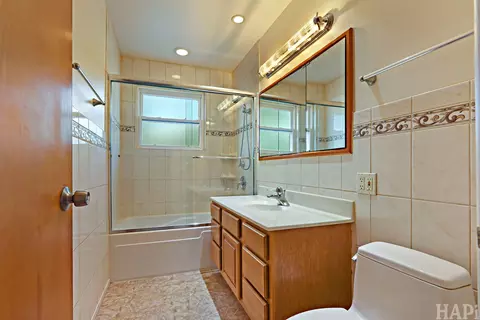 Bath - 412 Warren Rd, Glenview, IL 60025 photo 1 of 2