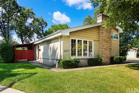 Exterior - 412 Warren Rd, Glenview, IL 60025 photo 3 of 8