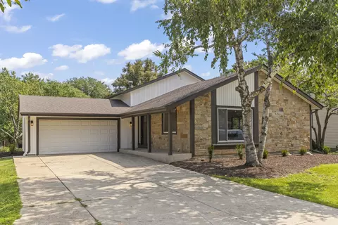 6557 Raintree Ct, Lisle, IL 60532