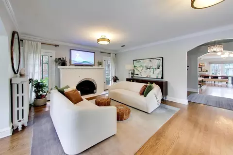 Living - 943 Monroe Ave, River Forest, IL 60305 photo 2 of 5