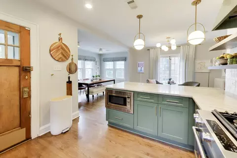 Kitchen - 943 Monroe Ave, River Forest, IL 60305 photo 2 of 2
