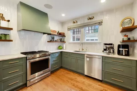 Kitchen - 943 Monroe Ave, River Forest, IL 60305 photo 1 of 2
