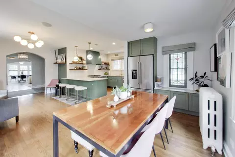 Dining - 943 Monroe Ave, River Forest, IL 60305 photo 3 of 3