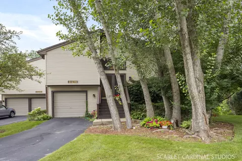 3 S279 Briarwood Dr, Warrenville, IL 60555