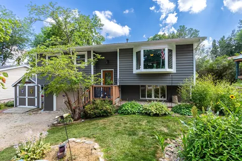 204 Chestnut St, Leclaire, IA 52753