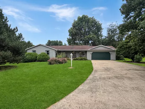 705 Chelsea Ct, Freeport, IL 61032