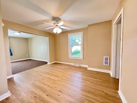 Living - 607 E Chamberlin St, Dixon, IL 61021 photo 2 of 3