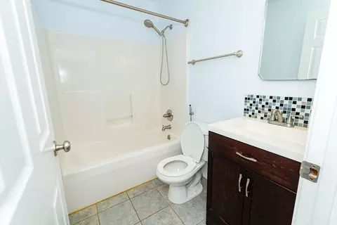Bath - 3413 Mcniff Dr, Bloomington, IL 61704 photo 2 of 4