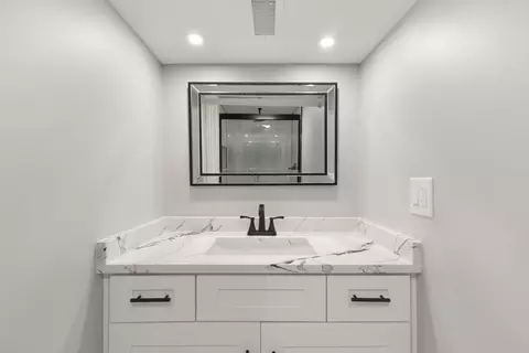 Bath - 16041 Halsted St, Harvey, IL 60426 photo 4 of 4